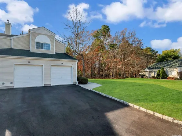 309 Prairie #309, Manorville, NY 11949