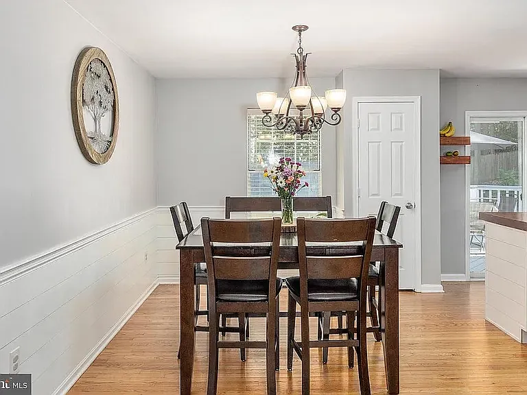 4 bed, 1836 sqft, $2,950 — Photo 3