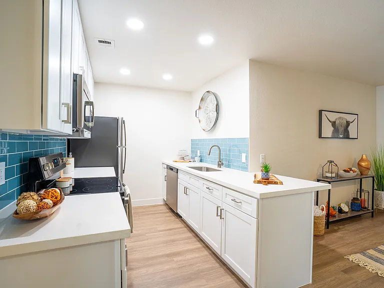 Riverside Apartments — Photo 6