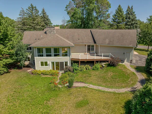 5941 Woods Edge Rd, Fitchburg, WI 53711