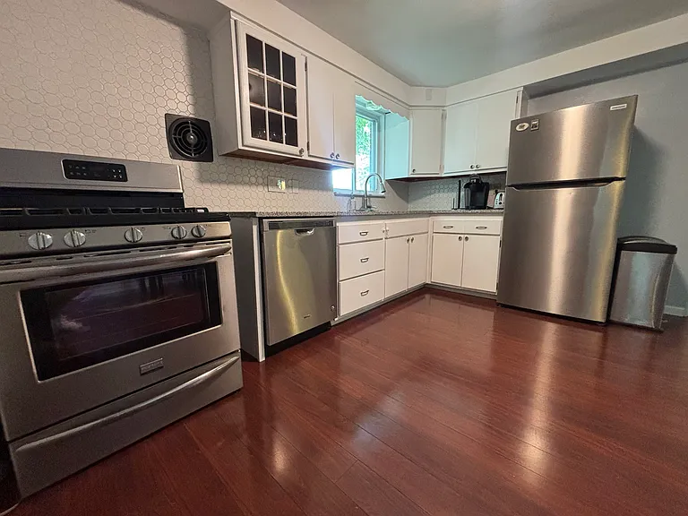 317 Pitt St #2 — Photo 8