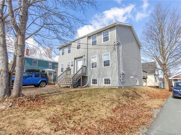 31 Charlotte St, Sackville, NB E4L 3T2