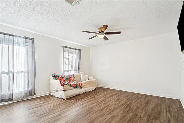 447 Magnolia St — Photo 4