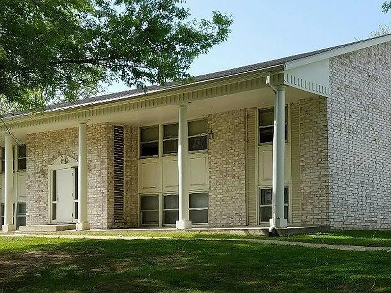 Casady Apartments — Photo 1