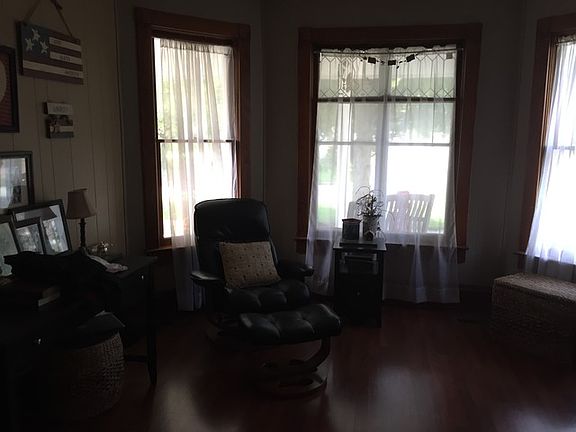 2nd image of 108 N Oak St