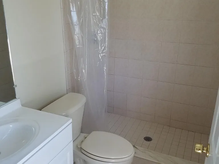 118 SW 19th Ter — Photo 3