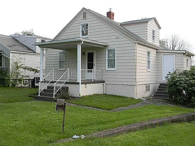 215 Lewis Ave photo 1