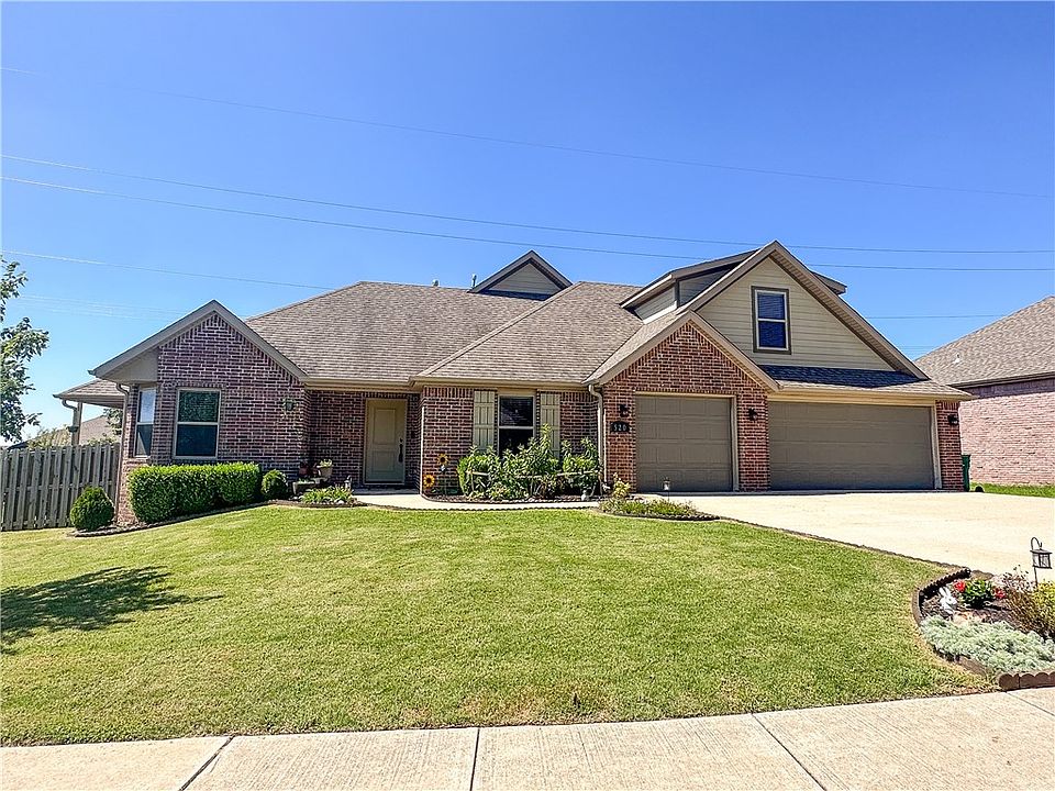 1st image of 520 Sorrento Dr