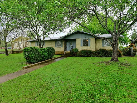 5th image of 411 Avenue E