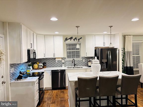 2nd image of 10 Cantera Way