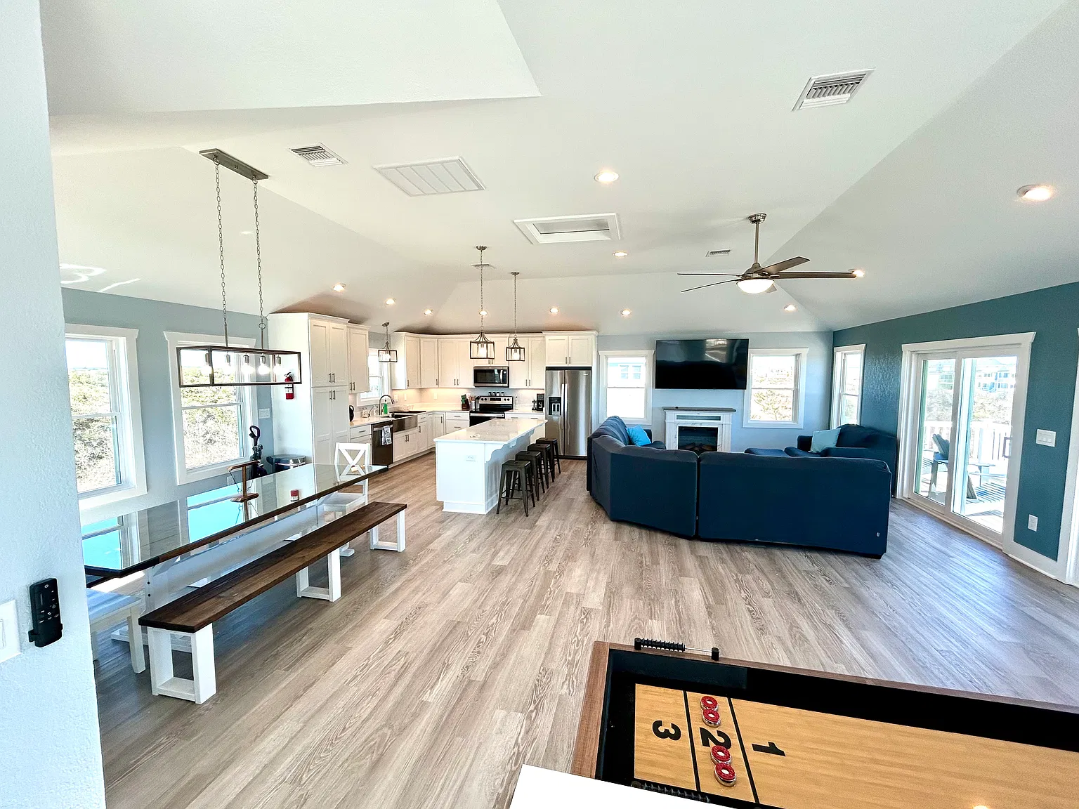 4 bed, 2.5 bath, 2146 sqft, $3,500 — Photo 4