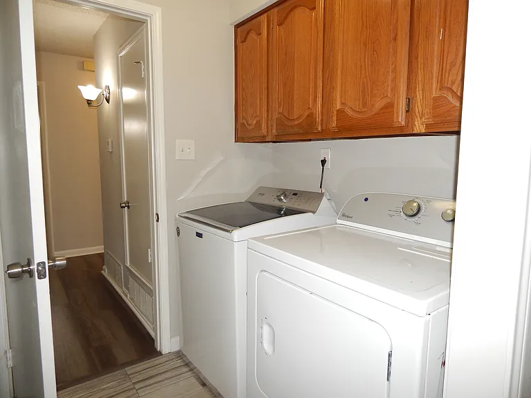 424 Adelaide Dr — Photo 20
