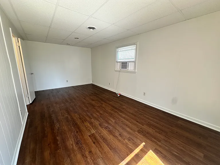 7315 Maple St — Photo 11