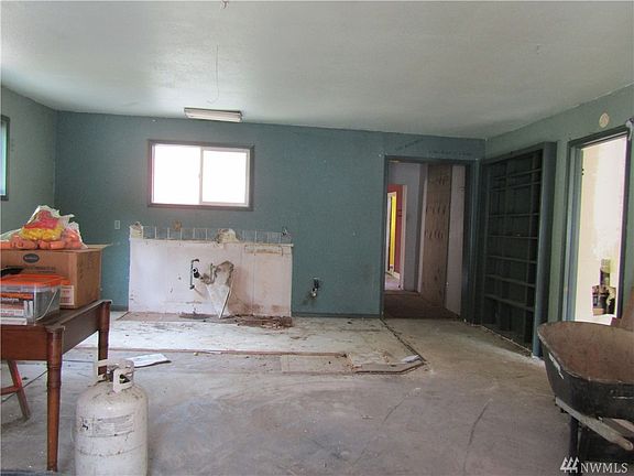 3rd image of 9830 Overlook Dr NW