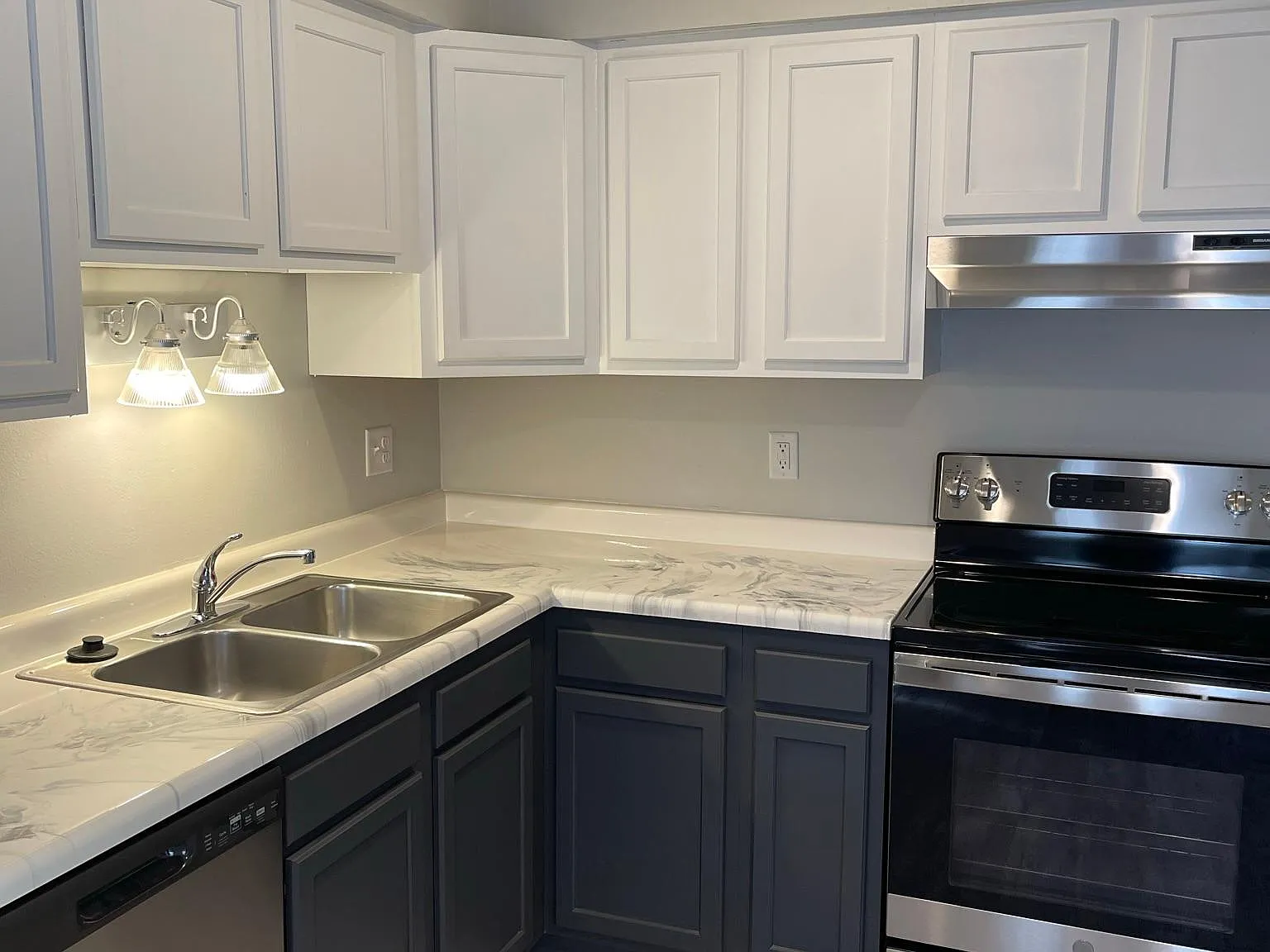 3 bed, $2,100 — Photo 3
