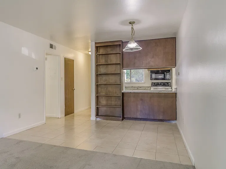 Alvarado Parkside — Photo 11