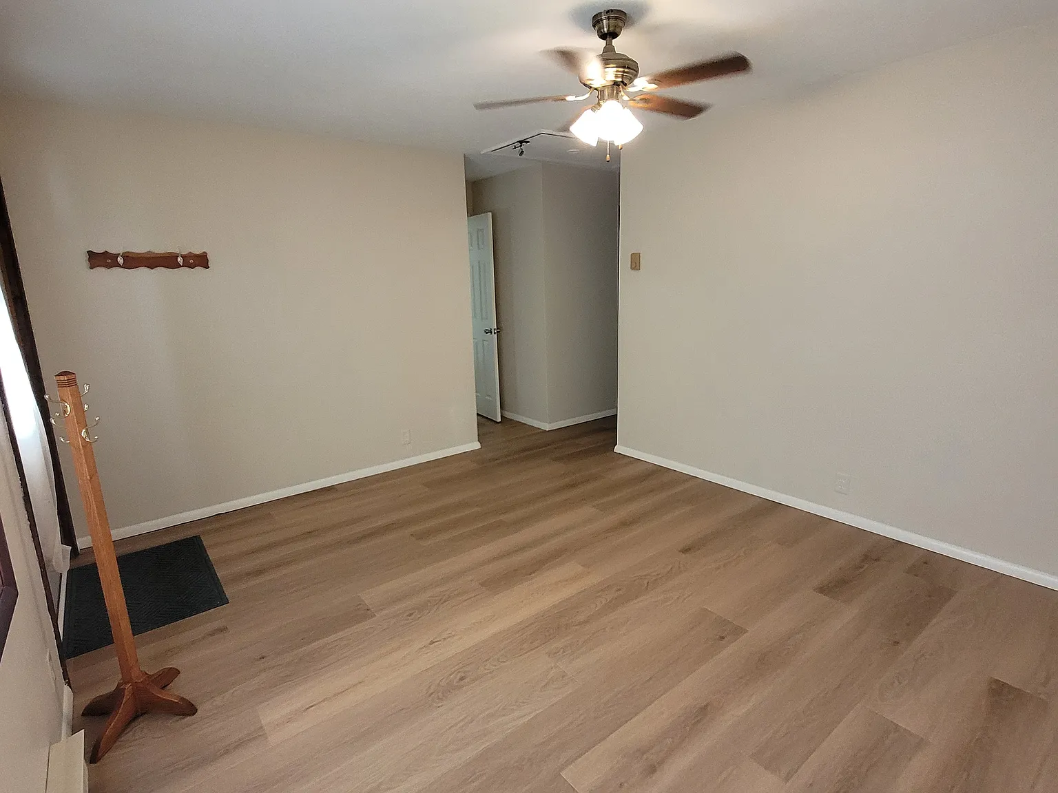 355 Blaine Ave — Photo 3