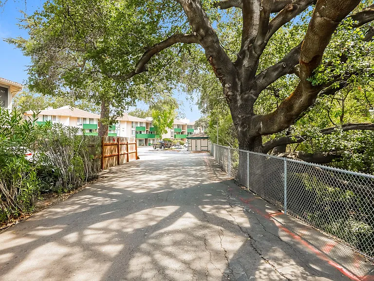 1400 Creekside Apartments CDM — Photo 2