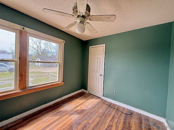 5th image of 111 S Forrest St