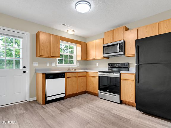 5th image of 1147 Pueblo Dr