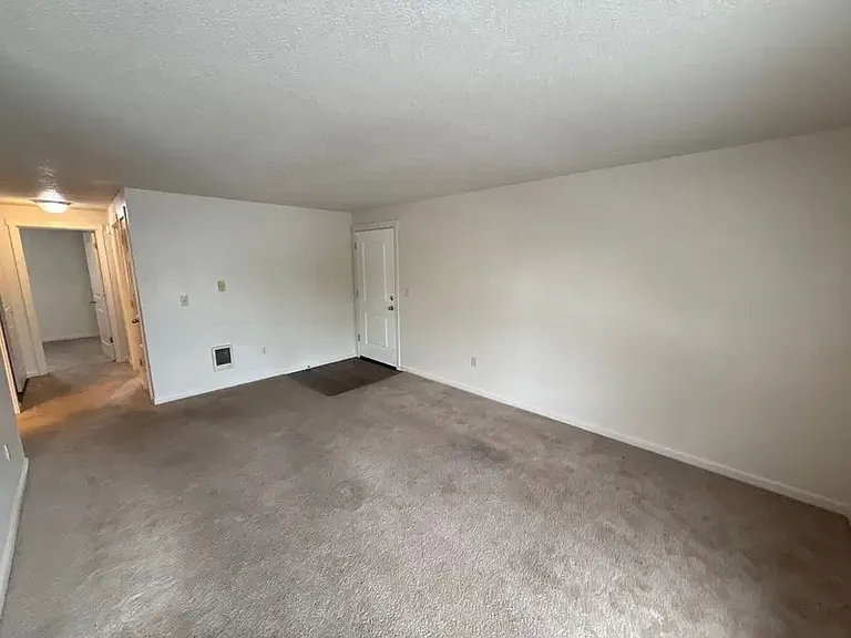907 Bryan Ct #4 — Photo 4