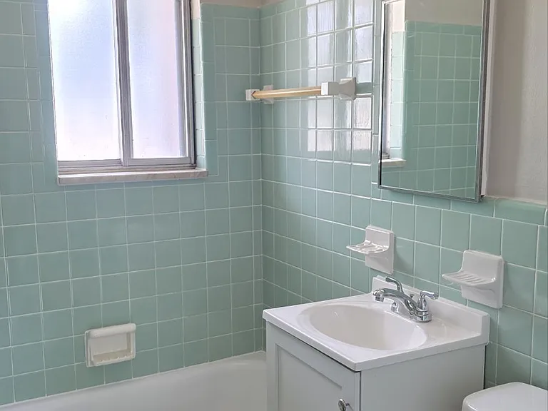5909 N Wayne Rd — Photo 5