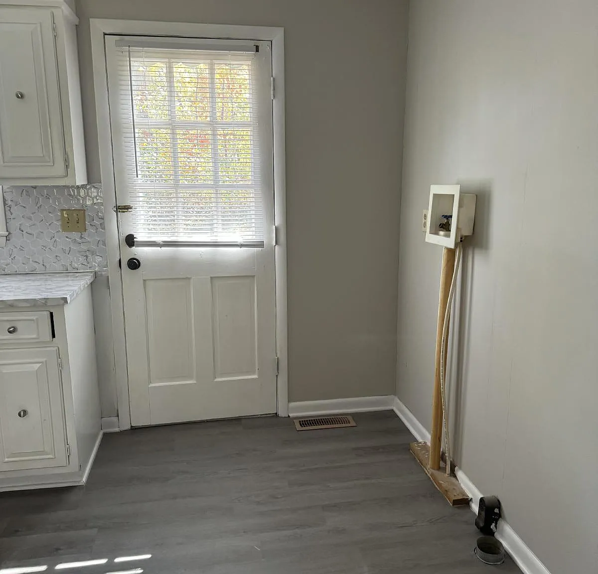 2 bed, 1.0 bath, $975 — Photo 4