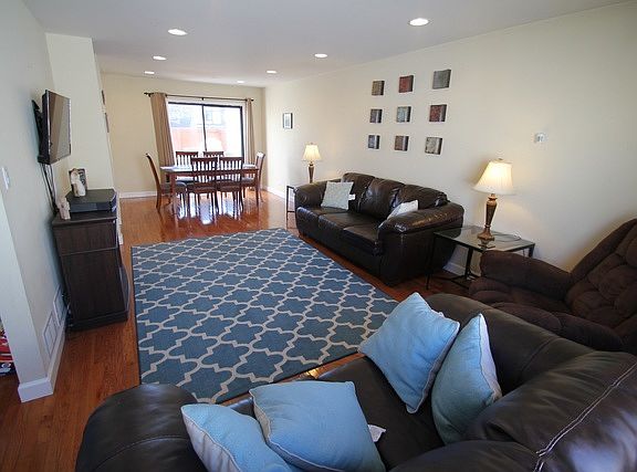 4th image of 1045 Kingston Ct