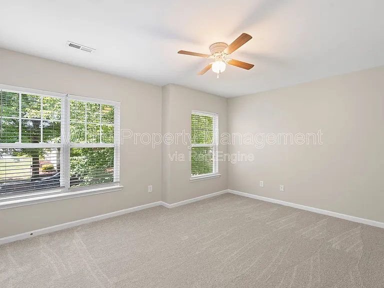 1141 Hammond Dr — Photo 30