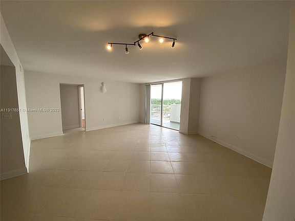 4th image of 1300 NE Miami Gardens Dr APT 1015E