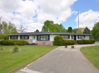 1230 Van Stone Dr, Machesney Park, IL 61115