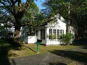 3rd image of 290 Lake Ave