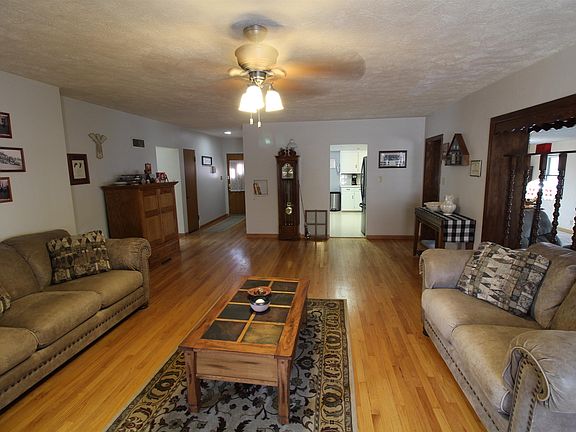 3rd image of 1011 Blaine St