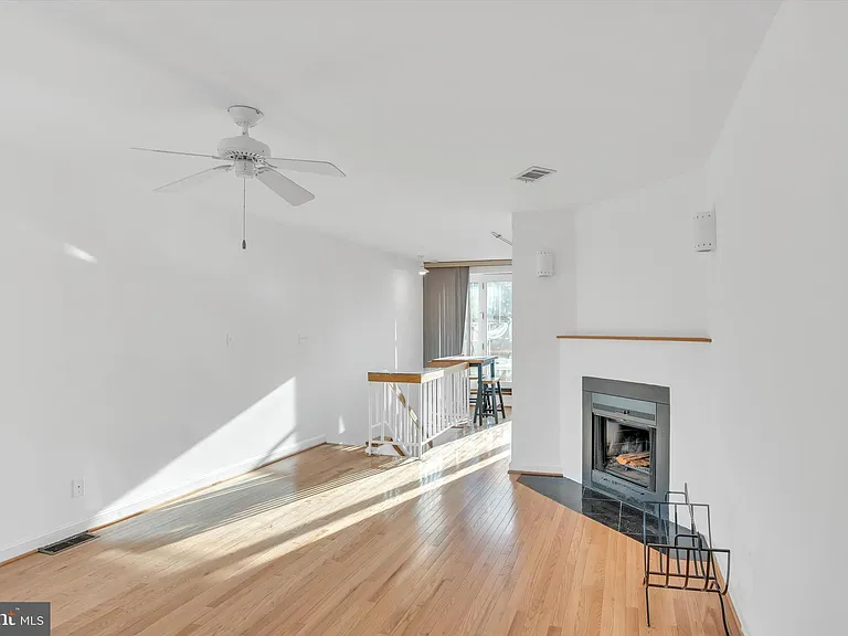 805 S Charles St — Photo 23