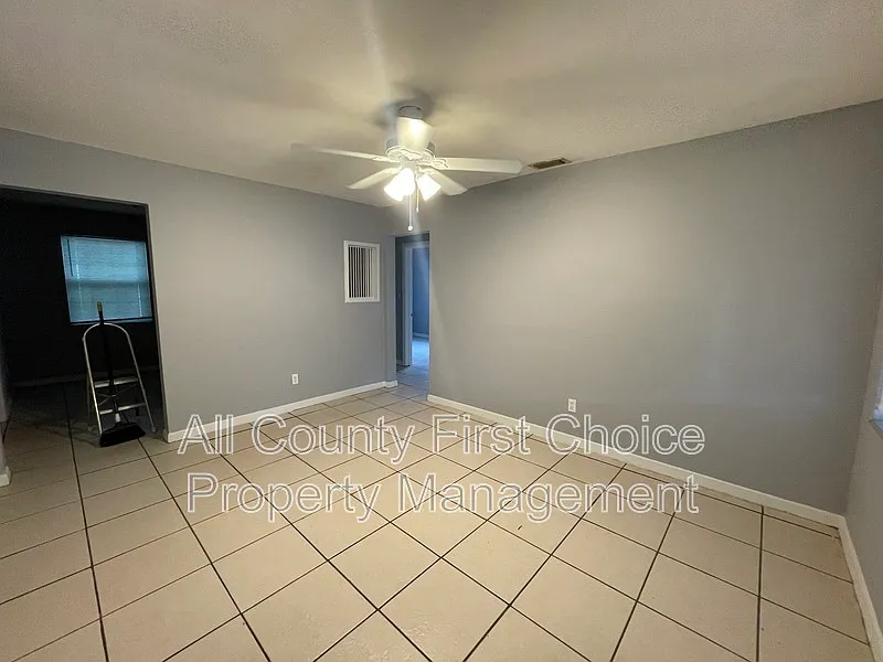 3 bed, 1.0 bath, 1000 sqft, $1,495 — Photo 2