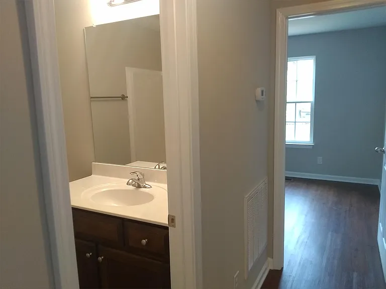 2043 Leota St — Photo 8