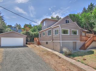 93694 Adams Ln, Coos Bay, OR 97420