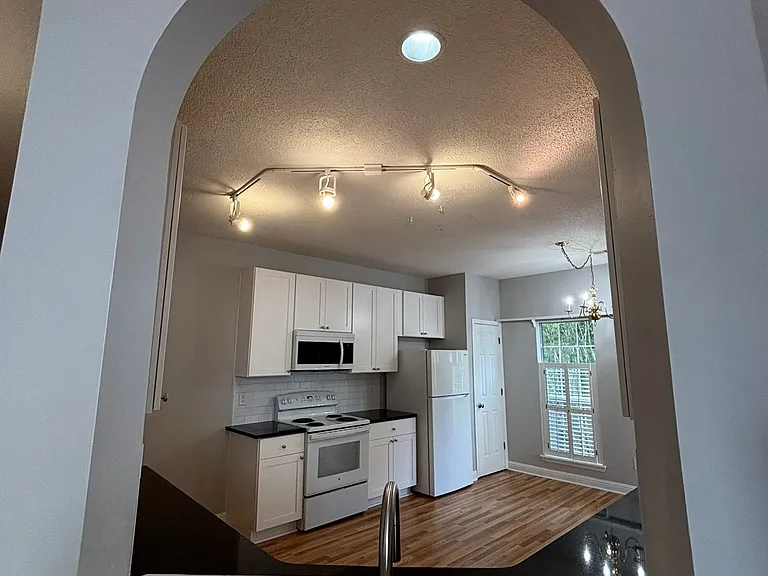 1715 Crystal Lake Dr — Photo 7