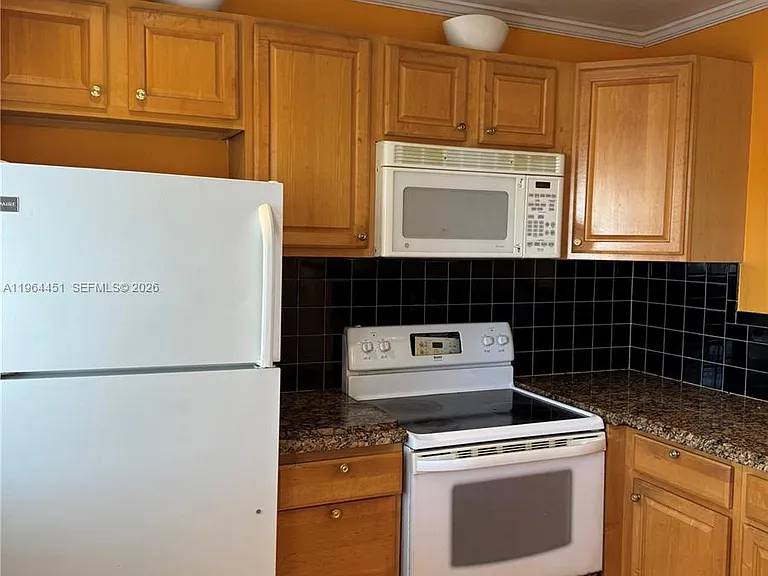609 NE 14th Ave #706 — Photo 8