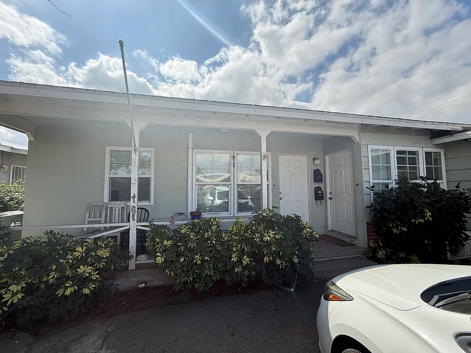 514 E Badillo St