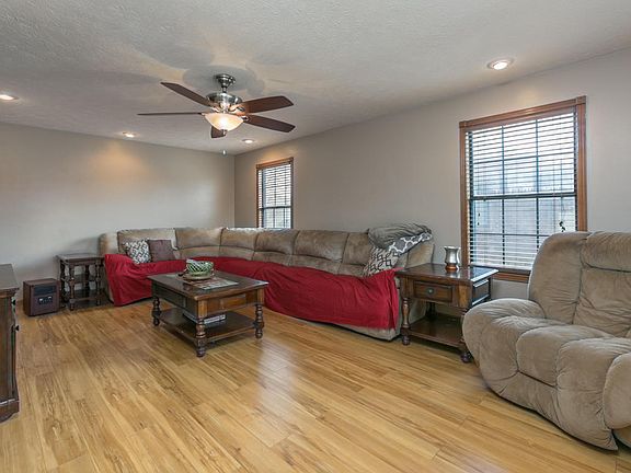 5th image of 530 N Lynette Ave