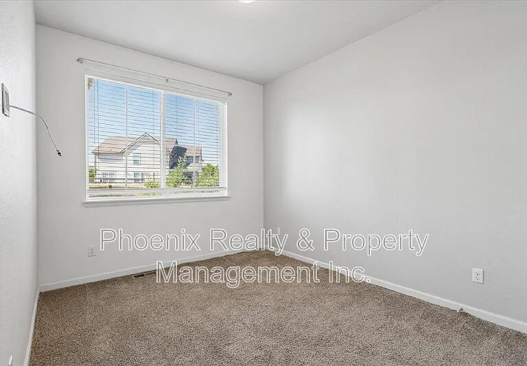 963 Laramie Ln — Photo 8