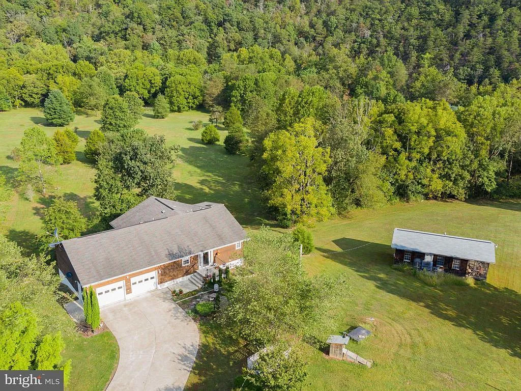 1163 Rushing River Rd photo 1