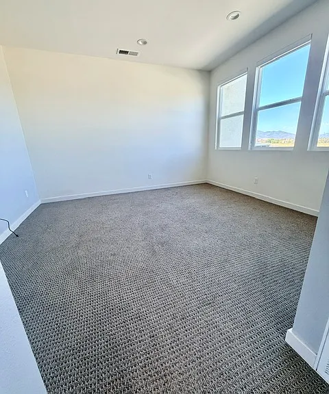 Flexible space on upper floor with view