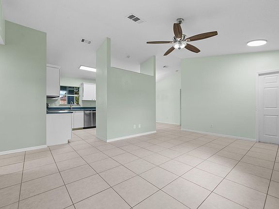 5th image of 462 NE Mainsail Street