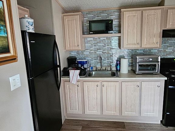 4th image of 530 Balsam Cir