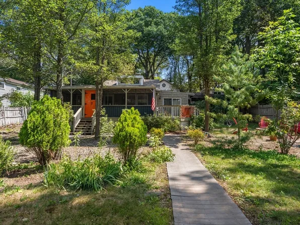 7 Victoria Ave, Rutland, MA 01543