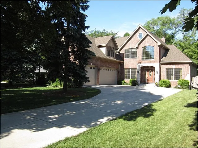 303 Brookside Cir photo 1