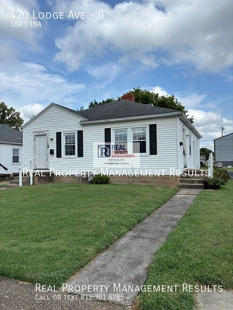 East Side Living Near Schools, Shopping & University of Evansville — Photo 1