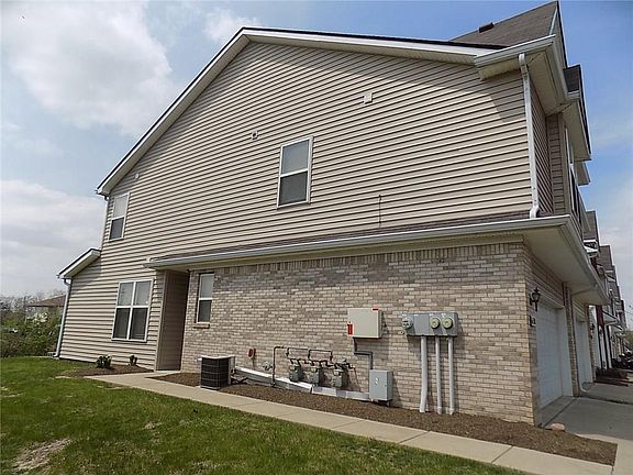 2nd image of 6230 Bishops Pond Ln